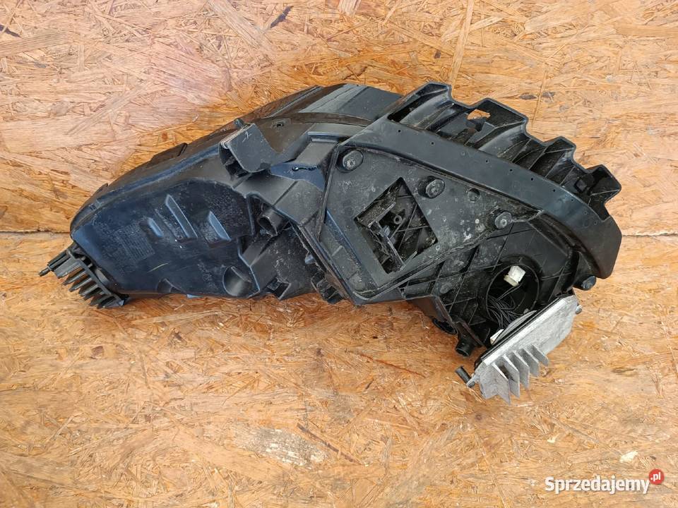 LAMPA PRAWY PRZÓD REFLEKTOR EU 107737630B TESLA