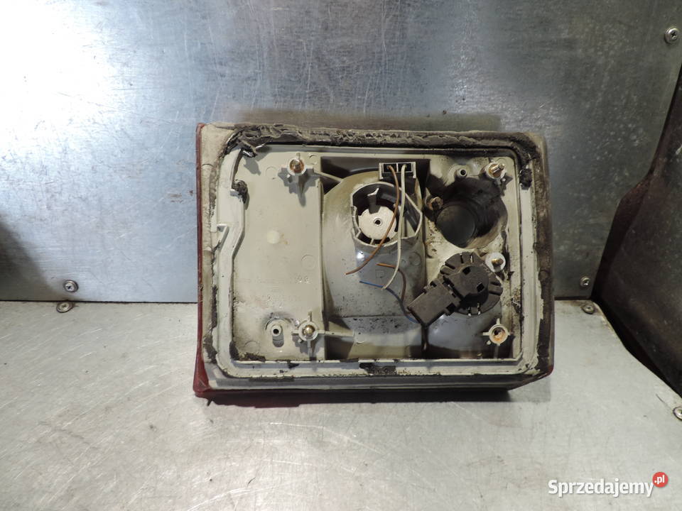 LAMPA PRAWY TYŁ W KLAPAE AUDI 80 B4 KOMBI Nowy Sącz sprzedam
