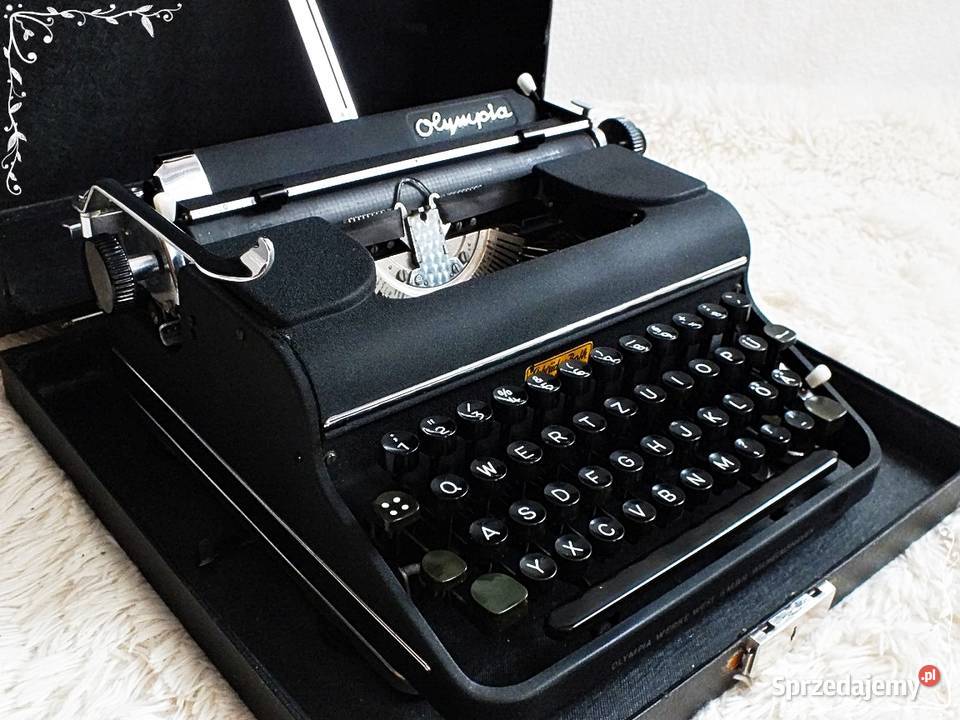 Stara zabytkowa maszyna do pisania Olympia z lat