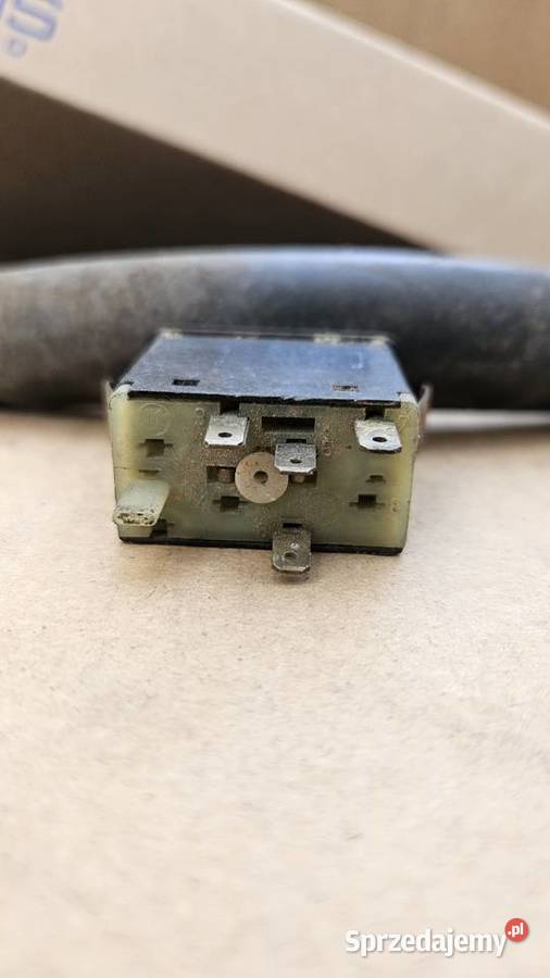 Włącznik ogrzewania tylnej szyby BMW E30 używany Łódź
