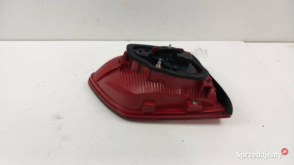 VW TOURAN II LAMPA TYŁ PRAWA W KLAPĘ Zbierkowo sprzedam