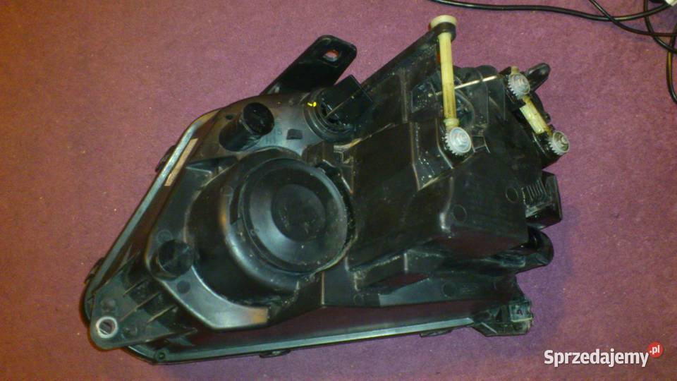 Volkswagen Amarok lampa przednia prawa Oświetlenie Łódź