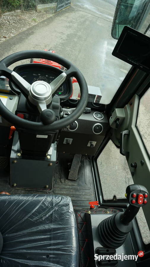 Nowa ładowarka teleskopowa KMM 810BT silnik