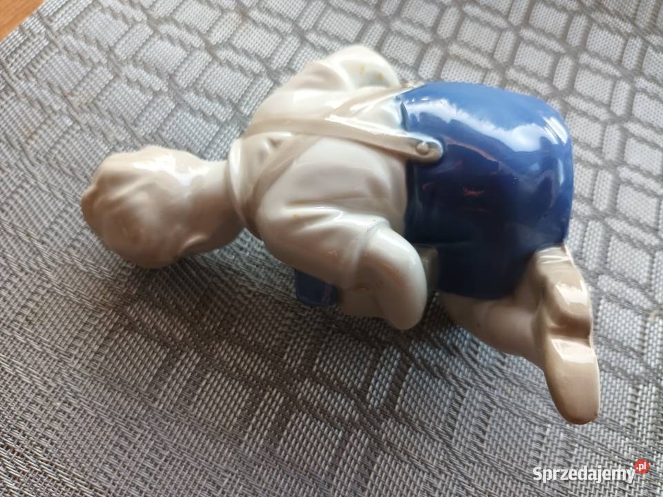 Figurka z porcelany desygnowana Aleksandrów Łódzki