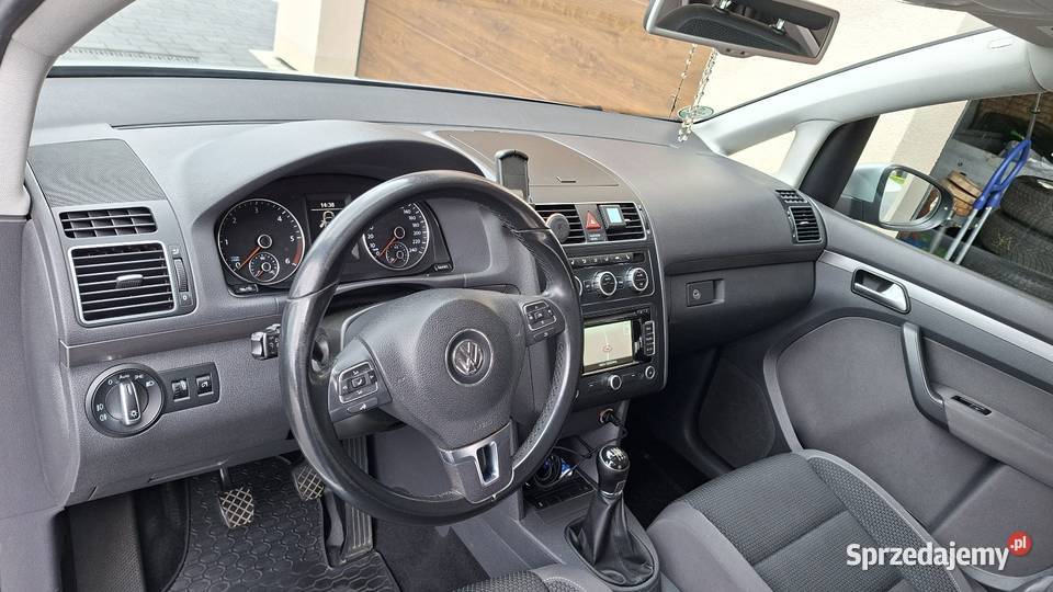 Volkswagen Touran 20 Diesel 140 2015r bogate 4/5