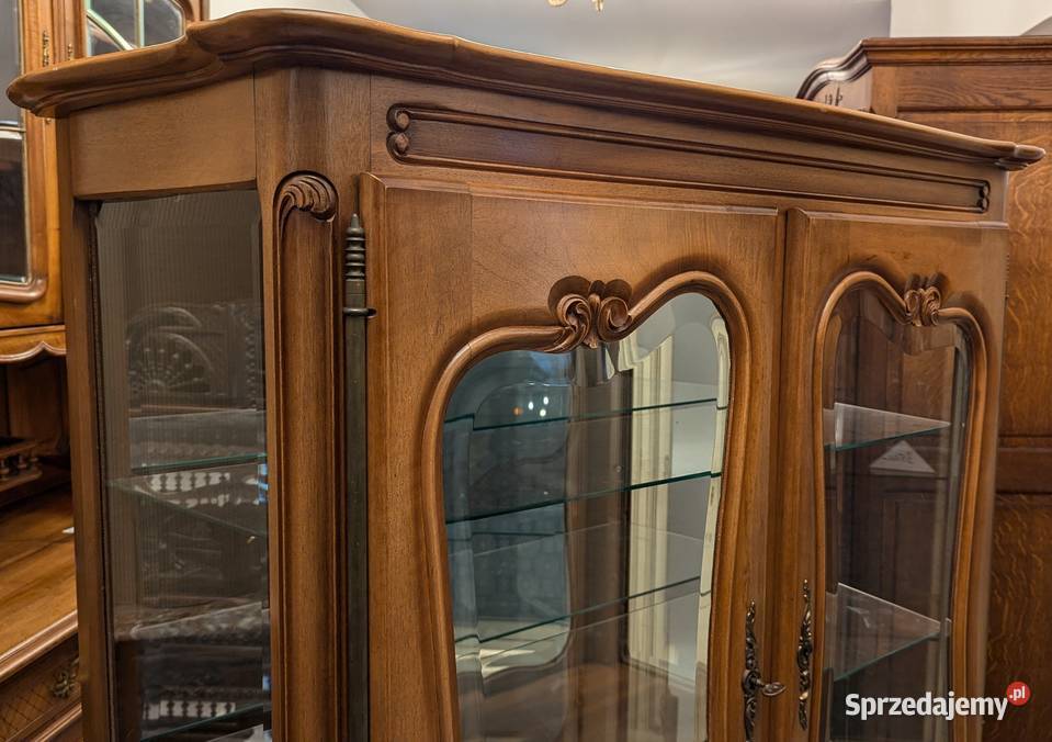 piękna witryna ludwikowska orzechsklep Dąbrowa Meble