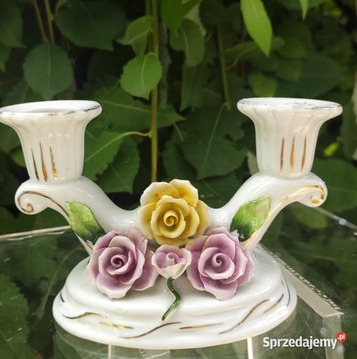 Porcelanowy świecznik zdobiony pelnoplastycznymi Pabianice