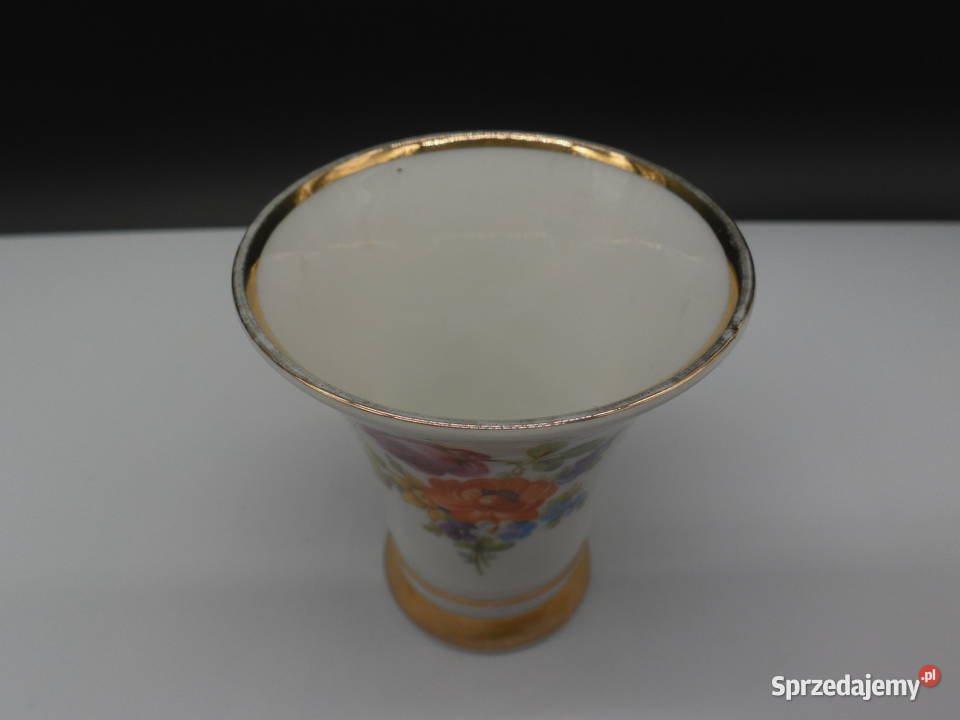 Porcelanowy ozdobiony ręcznie malowanymi Raszków