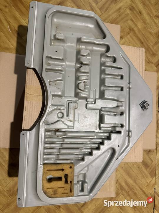 Skrzynka na narzędzia BMW e21 323 e24 Motoryzacja Mszana
