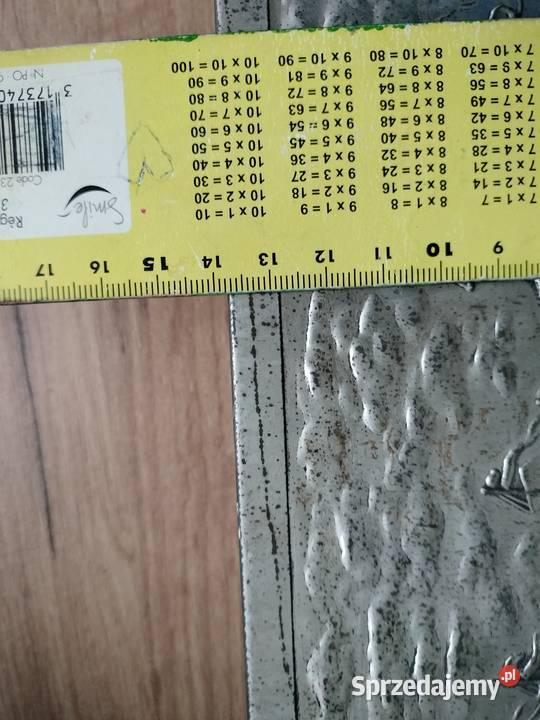 Metalowe pudełko z guzikami statkimetal i karton