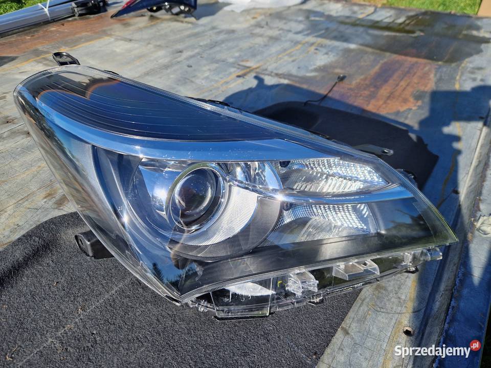Toyota Yaris III lift soczewka ORG KPL EU Lampy przednie Mielec