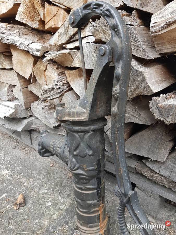 Pięknie zdobionaZabytkowaz kolekcji Pompa Gorzów Wielkopolski