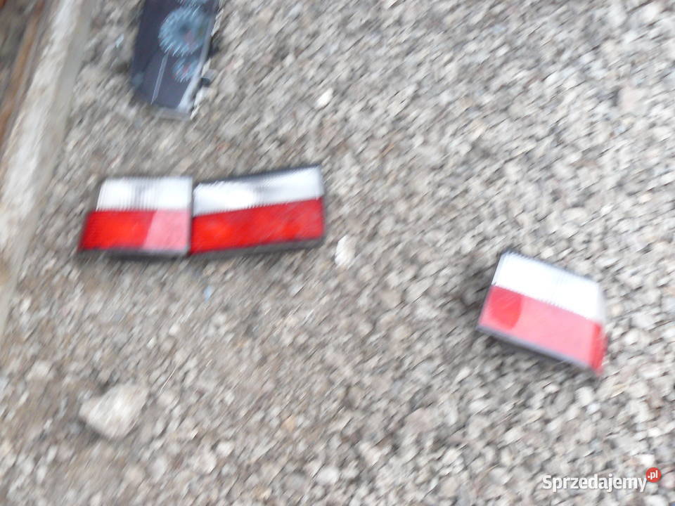 Lampa tylna prawa lewa narożna w klapę Citroen