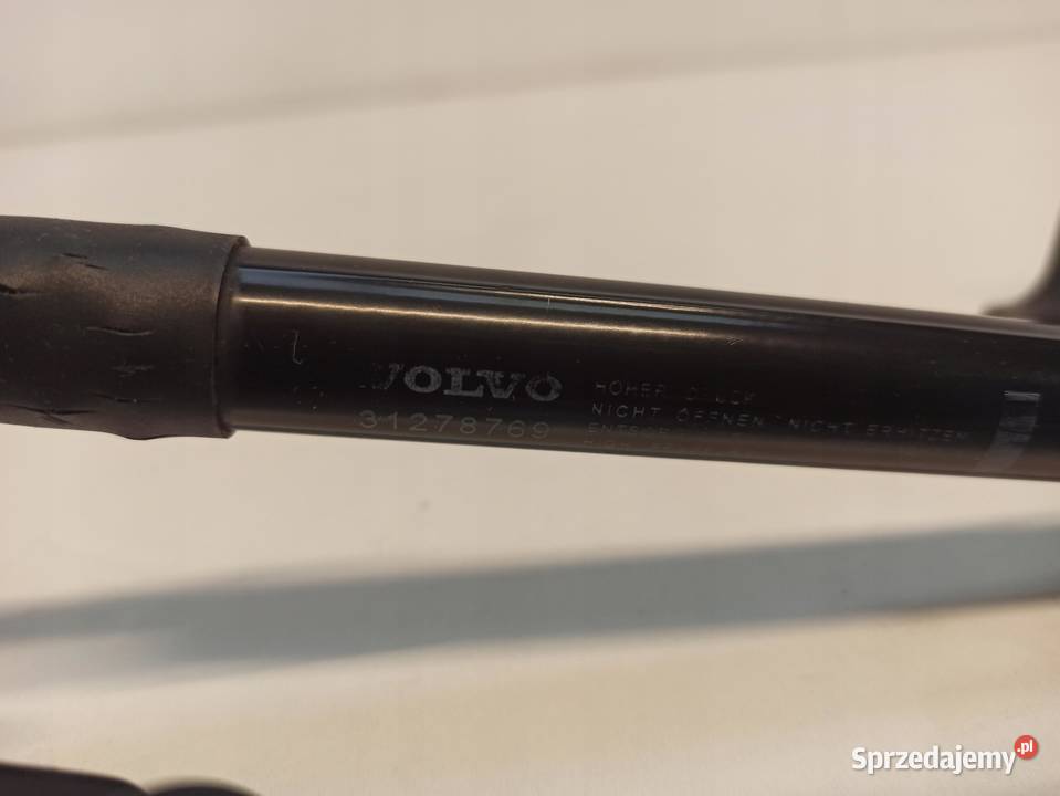 ZAWIAS MASKI PRAWY VOLVO V60 30799179 S60 2013 osobowe sprzedam
