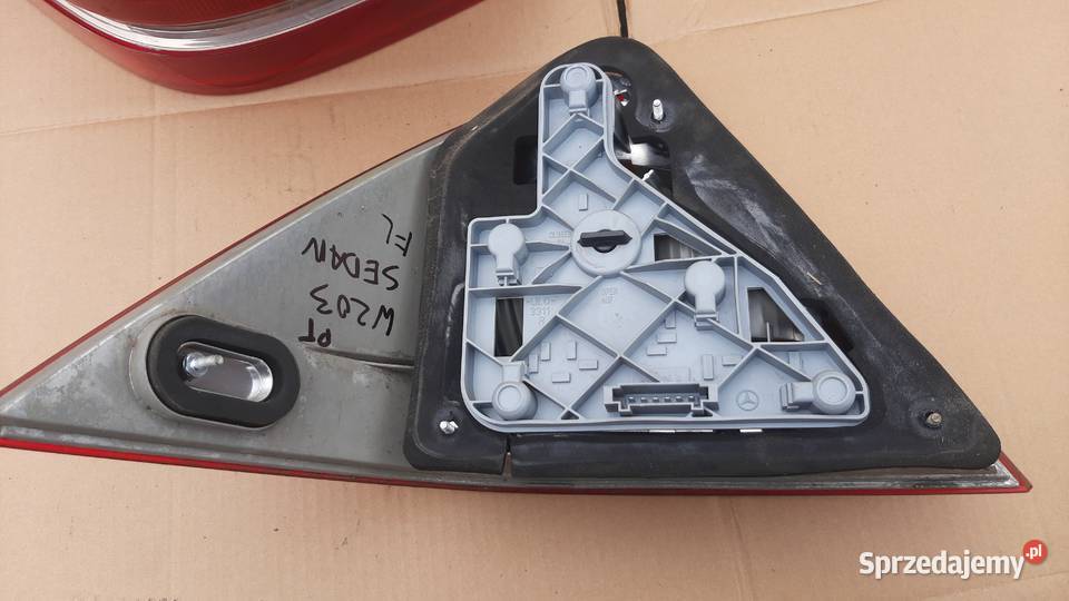 lampa prawa lewa tył tylna mercedes c w203 sedan osobowe Dębno