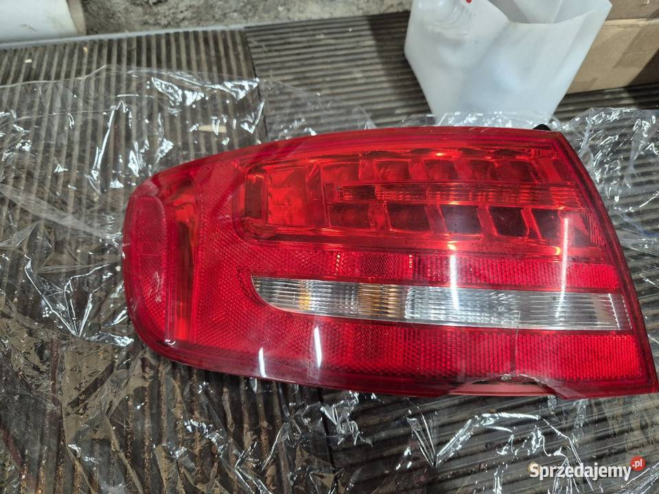Lampa lewy tył audi a4 b8 avant Strzegom