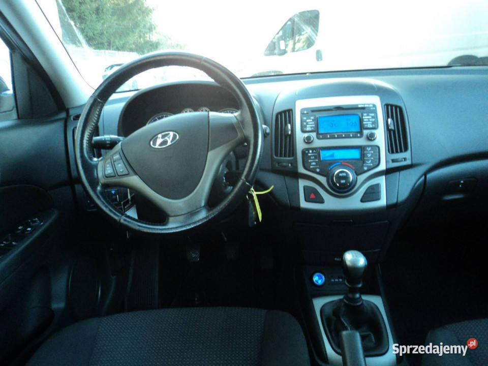Hyundai i30 sprzedam ładnego HYUNDAIA i30 16 b I sprzedam