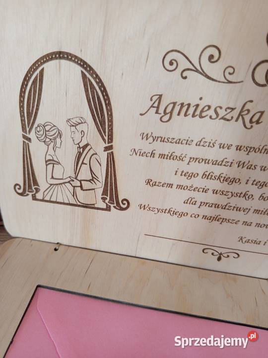 Drewniana walizka ślubna na pieniądze z Bełchatów