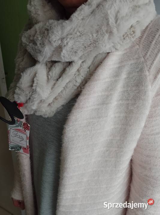 Długi beżowy szal futrzany z Londynu szal Kraków