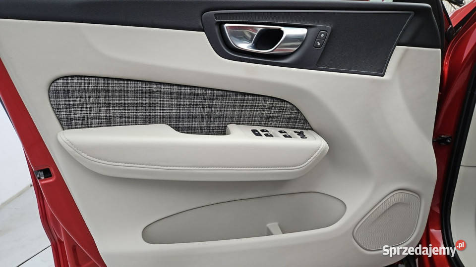 Volvo XC 60 B5 B AWD Momentum Pro aut Z czujnik zmierzchu Warszawa