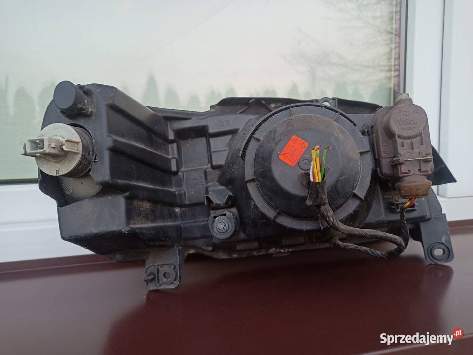 Peugeot 106 FL LIFT lampa przednia lewa osobowe Lampy przednie Sieradz