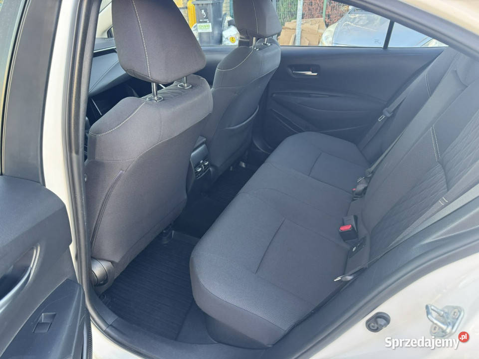 Toyota Corolla 18 HSD FVat 23 Ast Parkowani sprzedam