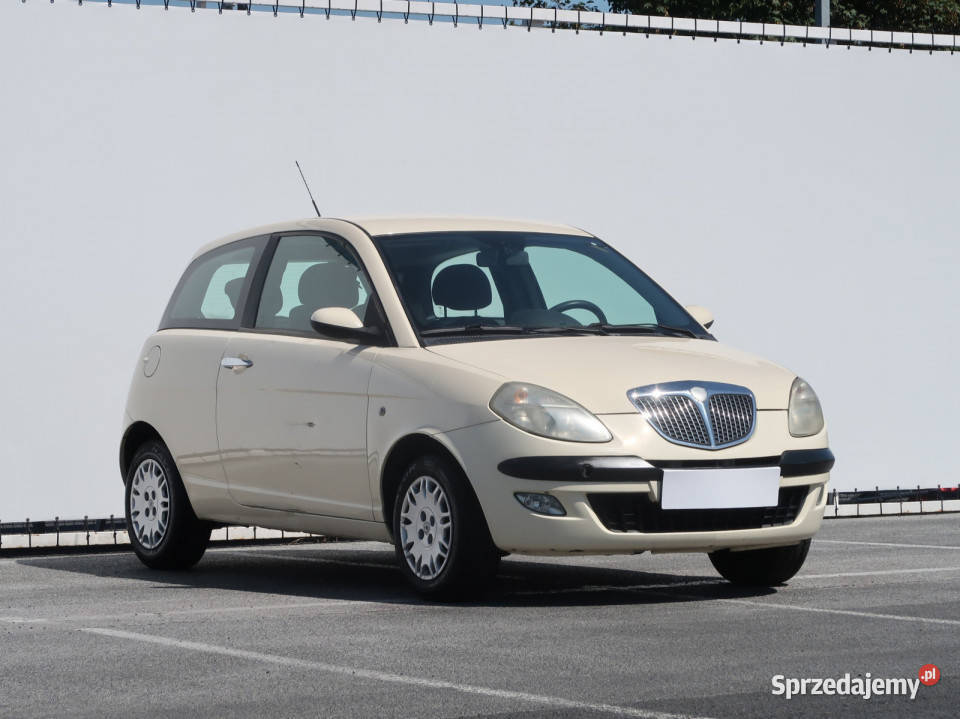 Lancia Ypsilon 12