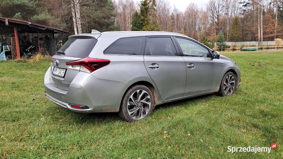 Toyota auris 18 benzyna hybryd 2016r Rok produkcji 2016 sprzedam