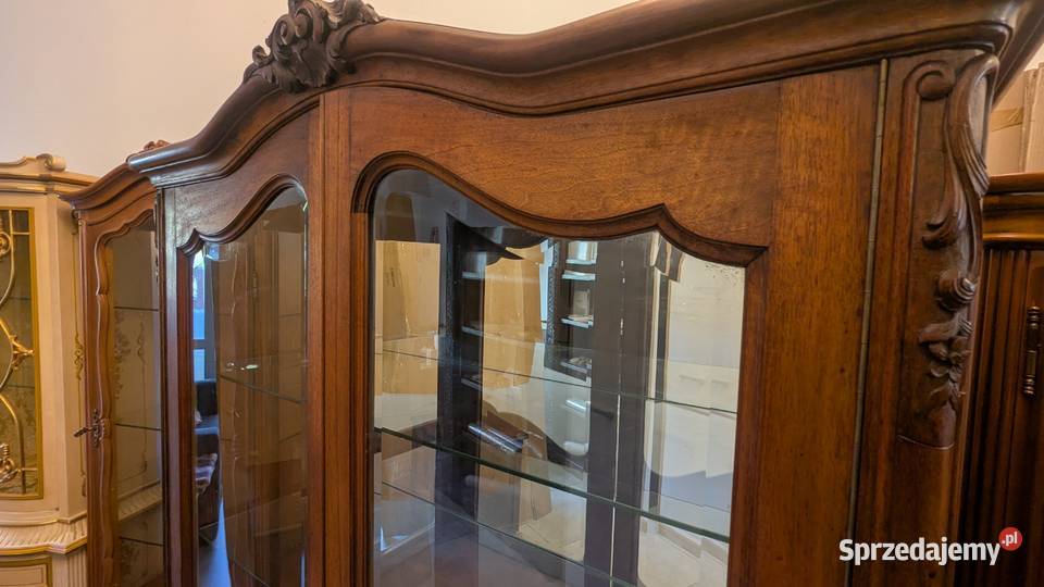 Piękna witrynaserwantka ludwikowskasklep Dąbrowa