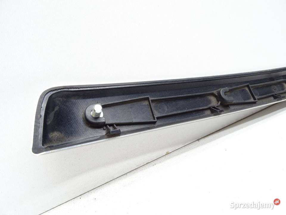 LISTWA DRZWI OZDOBNA LEWY PRZÓD 9173693 BMW E90 Osłony i zaślepki małopolskie