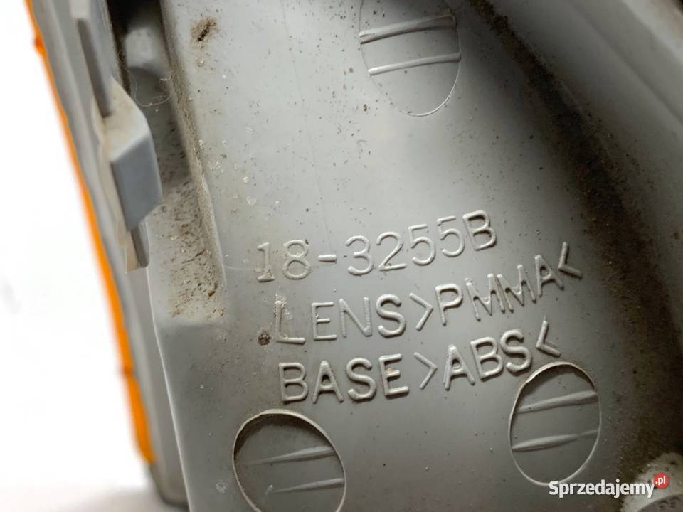 KIERUNKOWSKAZ PRAWY PRZÓD MERCEDES W201 8293 Kierunkowskazy