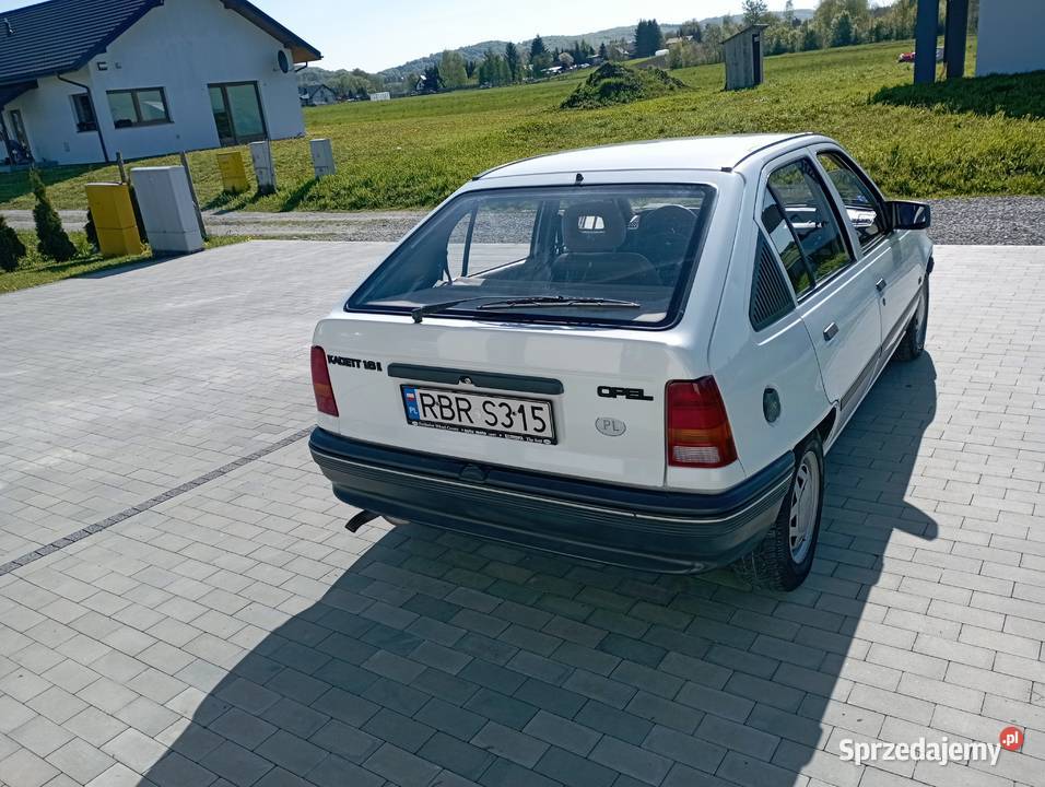 Opel Kadett E 16i Humniska