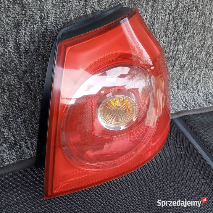 VW Golf V Lampa prawy tył tylna VALEO Europa lampy tylne Oświetlenie podkarpackie