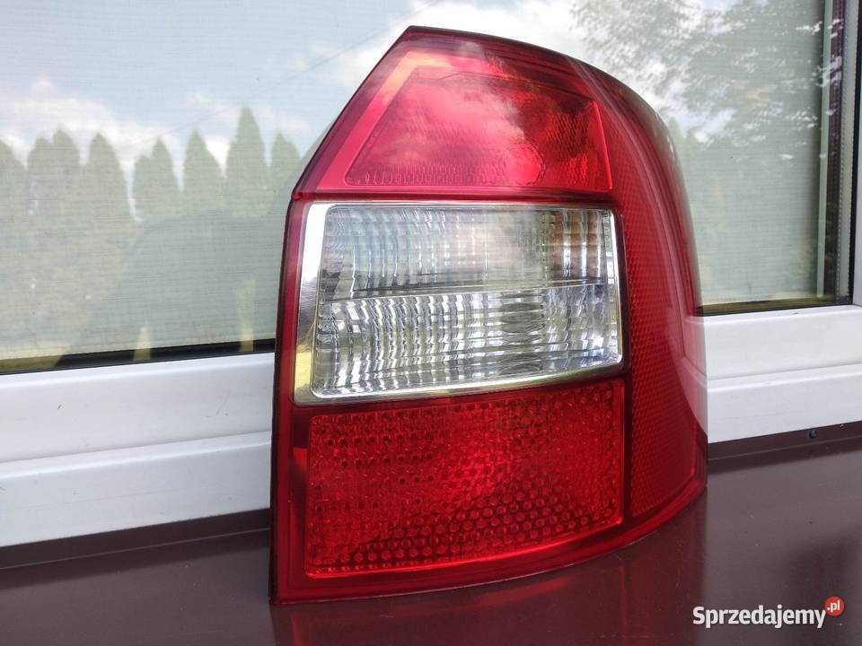 Audi A4 B6 kombi Avant lampa tył tylna prawa Sieradz