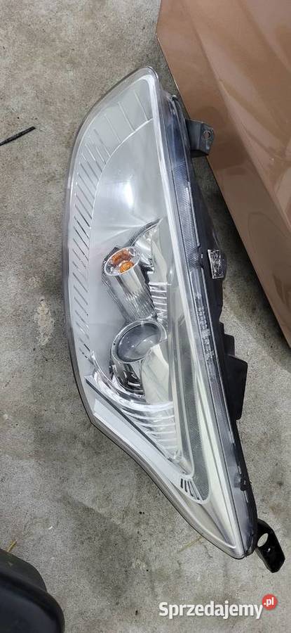Sprzedam lampy przód ford b Narol sprzedam