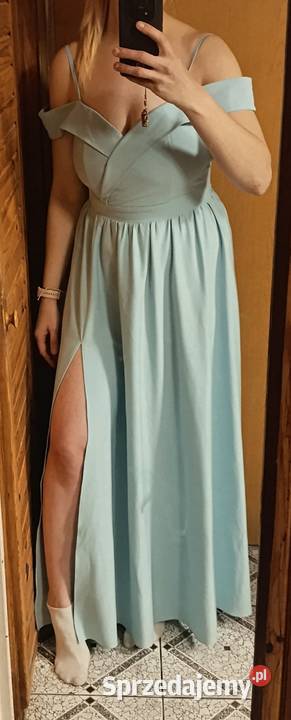 Piękna długa suknia na ramiączkach