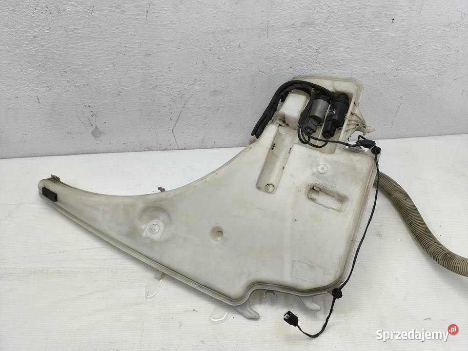ZBIORNICZEK SPRYSKIWACZY BMW 1 E87 E81 LIFT 16