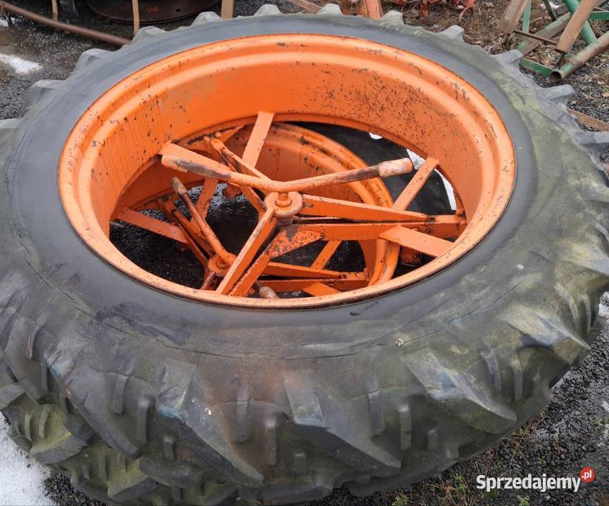 Koła bliźniacze John Deere 136r36 Vredestein Dalików