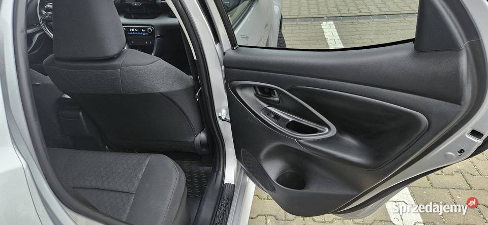 Toyota yaris IV 15 hybryda 22r Comfort Klembów