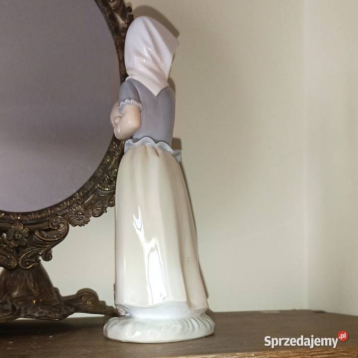 Nao LLadro Figurka dziwczynki warmińsko-mazurskie Szczytno
