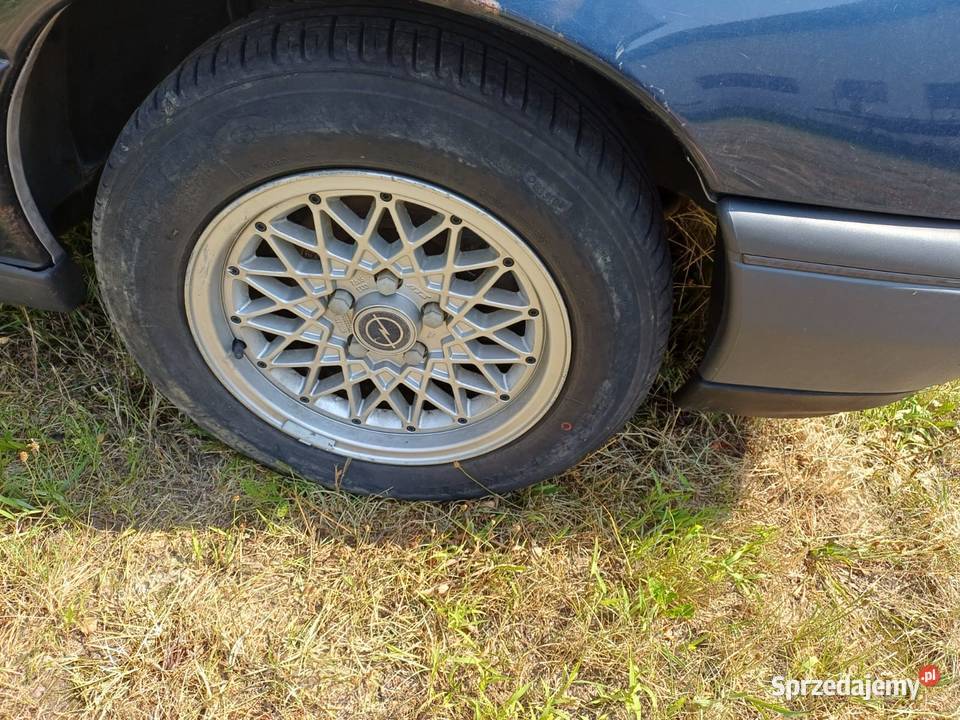 Opel omega A kombi 24 c20ne c24ne części maska Wiązów