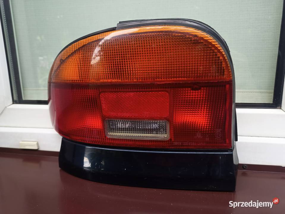 Mazda 121 lampa tył tylna lewa listwa maskująca Sieradz