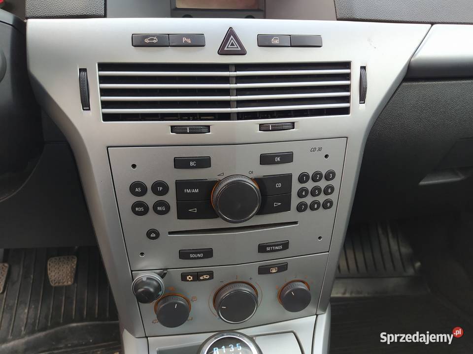 Opel Astra H Sedan 16 Benzyna