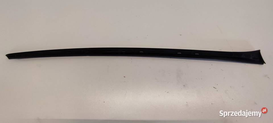 AUDI Q3 8U LISTWA SZYBY CZOŁOWEJ PRAWA 8U0854328