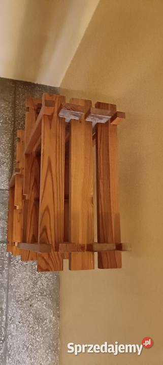 Piękny drewniany kwietnik półka
