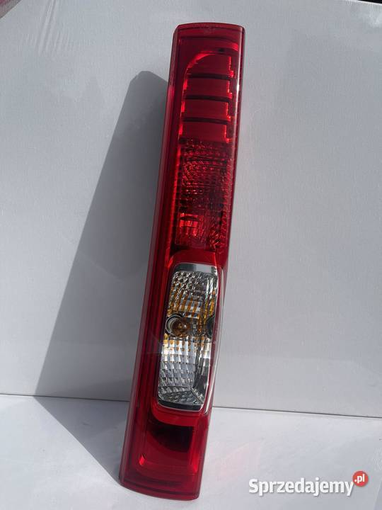 RENAULT TRAFFIC  PRIMASTAR PRAWA LAMPA TYŁ Ostroróg