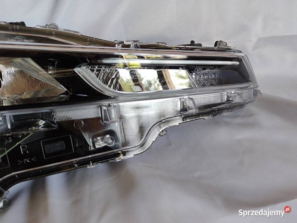 LAMPA LED PRAWY PRZÓD COROLLA E210 8111002S70