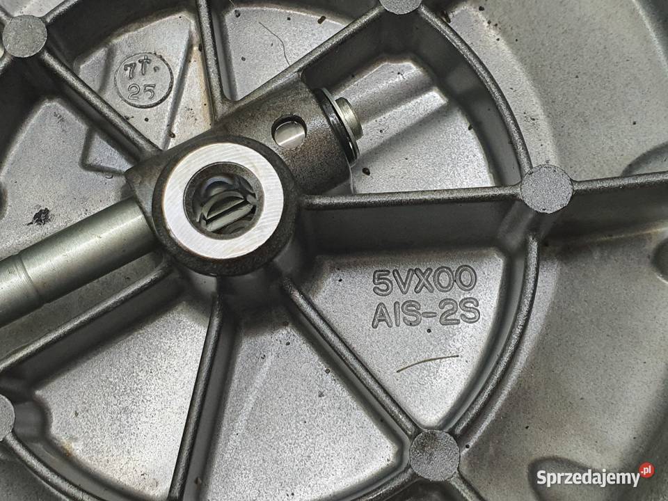 YAMAHA FZ6 FAZER 600 0409 DEKIEL POKRYWA SRUBY Janowice