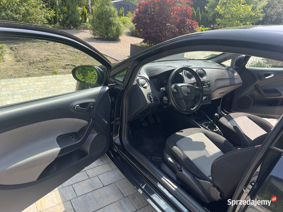 Seat Ibiza IV 12 Benzyna 2013 r 194 000 Czarny Rzeszów sprzedam
