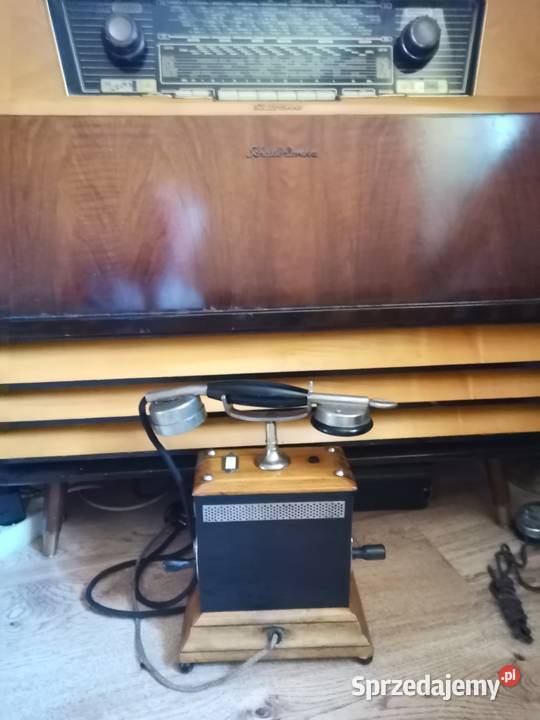 Stary telefon na korbke z lat 30 tych Art Deco